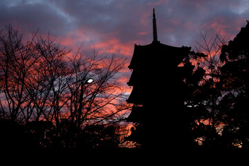 東寺の朝焼け