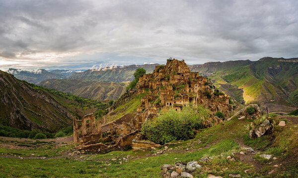 Journey tAbandoned aul ghost in Dagestan Gamsutl