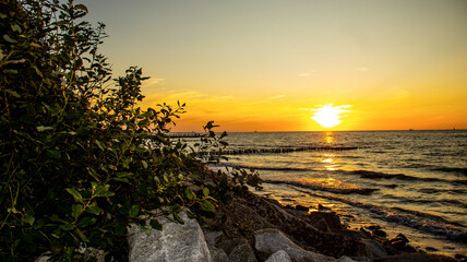 Kołobrzeski zachód słońca. Zdjęcia wykonane na plaży wschodniej - obrazy, fototapety, plakaty