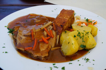 austrian dish consisting of a pork roast, potatoes and a piece of pie doused with a large portion of meat sauce	(Schladming-Dachstein region in the Austrian Alps)