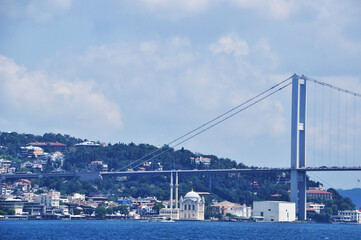 Obraz premium Panoramic view of the bridge over the strait. Automobile bridge against the background of the strait and the coastline.