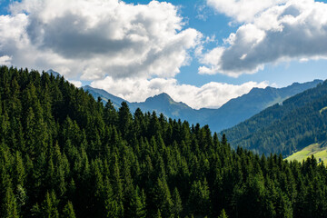 Fototapeta premium Alpine scenery in the Tyrolian Alps in Austria on a sunny summer day