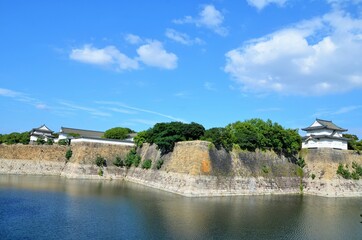 Fototapeta na wymiar 大阪城 六番櫓・大手門・多聞櫓・千貫櫓とお堀