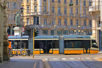 Tram giallo a Milano, Italia, Yellow street car in Milan, Italy 