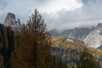 Dolomitas, Cortina D'Ampezzo, Itália nos alpes durante o outono. Zig Koch