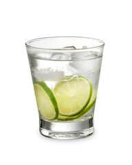 Caipirinha drink tradicional brasileira, isolado em fundo branco