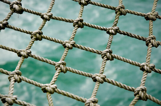 embarca&ccedil;&otilde;es com cordas em Paraty