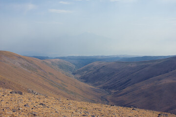 Fototapeta na wymiar view of dry mountain ranges