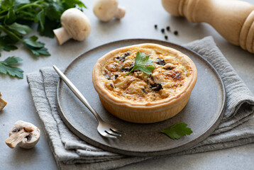 quiche with mushrooms and chicken
