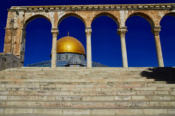 Temple Mount with gateway through the Southwest qanatir (arches) of the Haram al Sharif leading to Dome of the Rock Islamic monument and Dome of the Chain shrine in Jerusalem