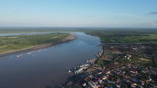 vista aerea del rio ucayali, hermoso paisaje de la selva peruana