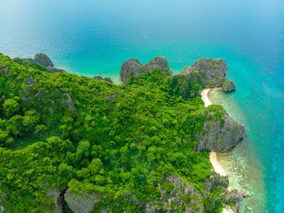 Naklejka na ściany i meble フィリピン、パラワン州のブスアンガ島コロン島周辺をドローンで撮影した空撮写真 Aerial photo taken by drone around Coron Island, Busuanga, Palawan, Philippines. 