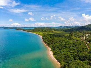 フィリピン、パラワン州のブスアンガ島コロン島周辺をドローンで撮影した空撮写真 Aerial photo taken by drone around Coron Island, Busuanga, Palawan, Philippines. 
