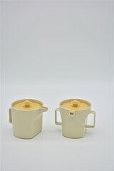 Kit of vintage plastic sugar bowl and creamer with lids