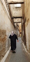 Fototapeta na wymiar Walking in the alleys of the Medina