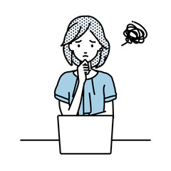 デスクで座ってPCを開いて困っているオフィスカジュアルの女性