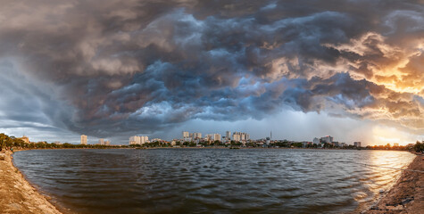storm above dinhcong lake