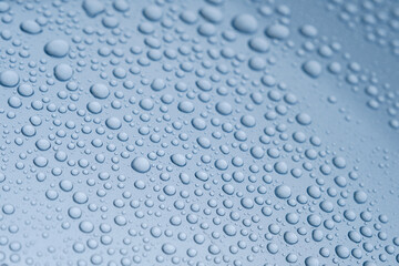 車の塗装にはじかれた水滴　ワックス　雨