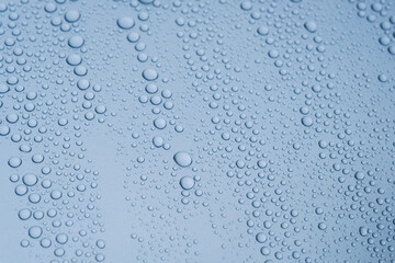 車の塗装にはじかれた水滴　ワックス　雨