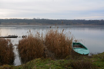 The cold autumn morning on a rural pond. © Optimist