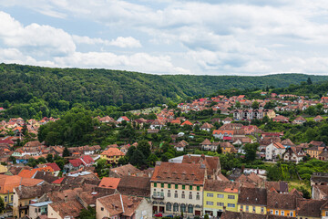 Obraz premium ルーマニア トランシルヴァニア地方のシギショアラの歴史地区にある時計塔の展望台からの風景