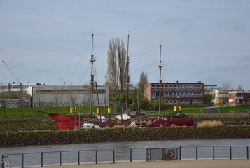 Historisches Segel Schiff auf dem Fluss Weser in der Hanse Stadt Bremen