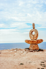 Fototapeta na wymiar statue on a cliff by the sea