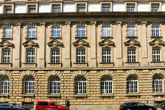 Fassade des Hauptgebäudes der Dresdner Bank in Dresden
