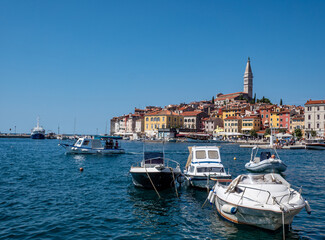 Fototapeta na wymiar Hafen von Rovinj an der Adria in Kroatien