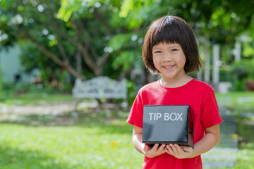 Fototapeta premium Kid carry tip box on hand with blur nature background 