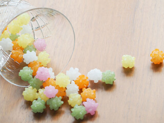 グラスからこぼれた金平糖