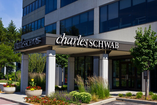 Indianapolis - Circa June 2016: Charles Schwab Consumer Location. The Charles Schwab Corporation Provides Brokerage, Banking and Financial Services III