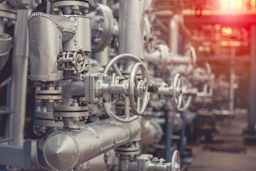 Obraz premium Pipe line oil and gas valves at gas plant pressure safety valve selective