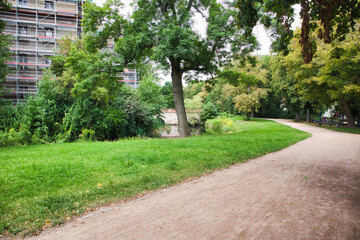 Weg im Schloss Park in Köthen, Sachsen Anhalt, Deutschland