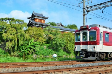 郡山城跡 追手東隅櫓と近鉄電車