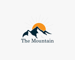 Obraz premium mountain logo creative vector hiking illustration vector