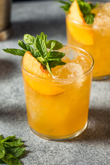 Fototapeta premium Boozy Refreshing Peach Bourbon Smash Cocktail