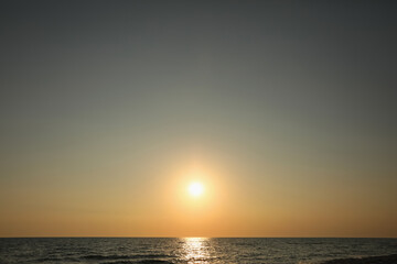Fototapeta premium Picturesque view of beautiful sea at sunset