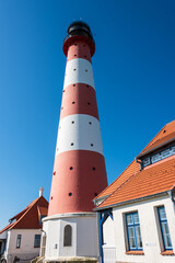 Der Leuchtturm von Westerhever im Wattenmeer an der Halbinsel Eiderstedt