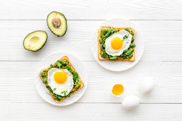 Sadwich with avocado eggs and spinach on toasted bread