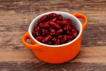 Red baked kidney in the bowl