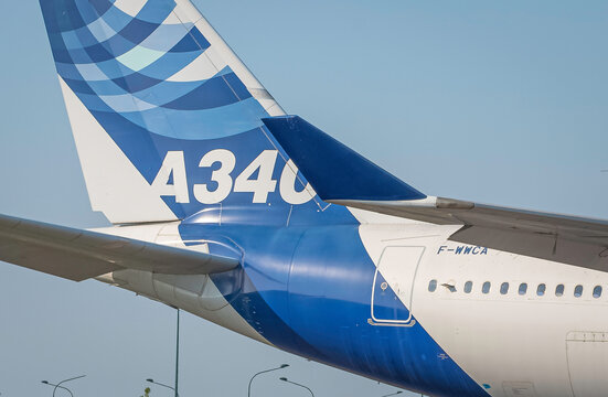 Avion de ligne Airbus A340 à Toulouse, France le 21 juillet 2021.	