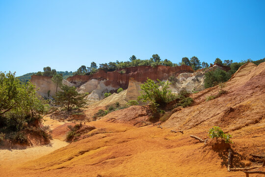 paysage du Colorado Proven&ccedil;al &agrave; Rustrel (France)