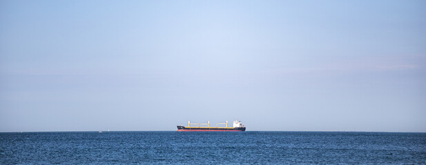 Petroliera all'orizzonte