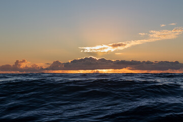 Puesta de sol en el mar