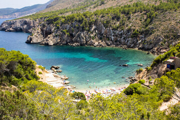 Entlegene Bucht auf Ibiza 