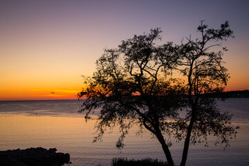 Wunderschöner Sonnenuntergang am Mittelmeer in Kroatien