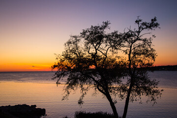 Inspirierender Sonnenuntergang am Mittelmeer in Kroatien