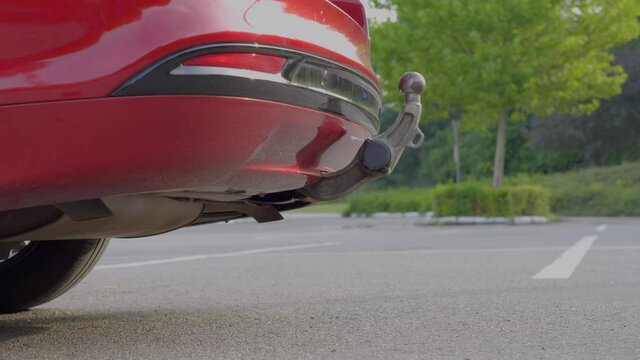 Electric hookRetractable car tow hitch deployment 4k footage. Hook mounted on a Ford Mondeo MK5 ruby red paint