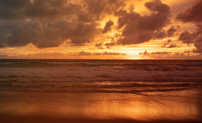 Fototapeta na wymiar Sunset at the beach.sunset over the beach 